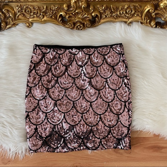 Lily Rose Dresses & Skirts - Lily Rose Sequin Scalloped Design Mini Skirt